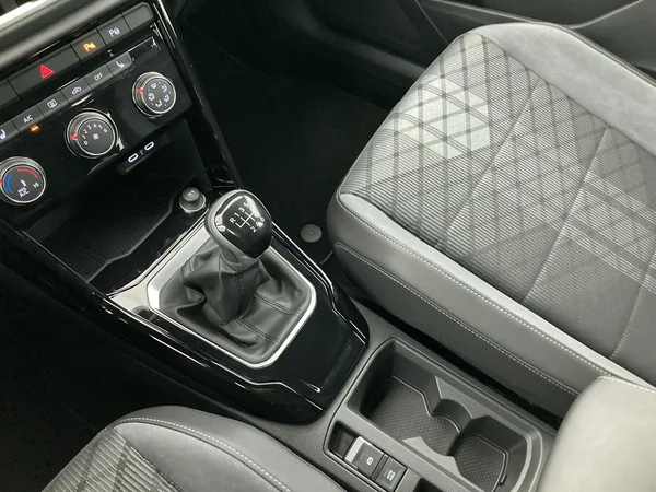 VOLKSWAGEN T-Roc (2024) — foto 15 van 36