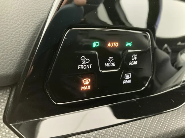 VOLKSWAGEN Golf VIII SW (2024) — foto 19 van 36