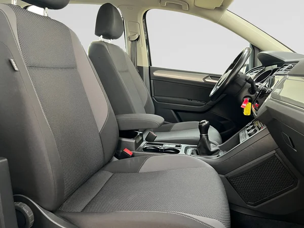 VOLKSWAGEN Touran (2019) — foto 4 van 20