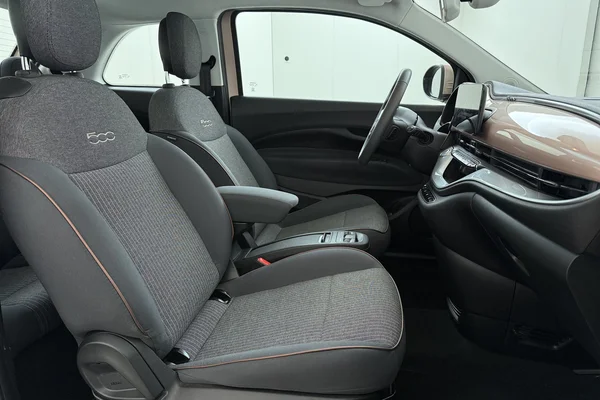 Fiat E-500 (2022) — foto 15 van 17