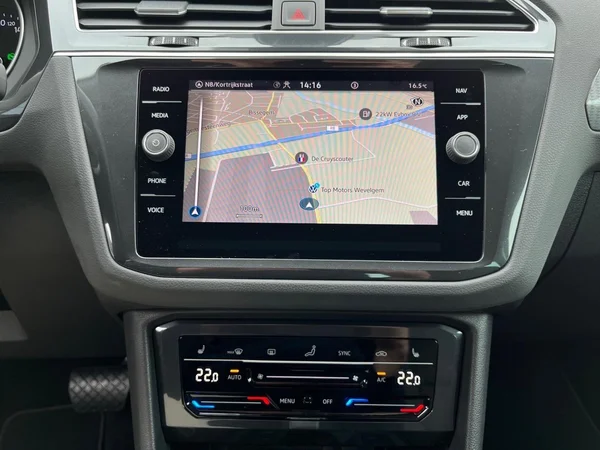 VOLKSWAGEN Tiguan (2022) — foto 3 van 22