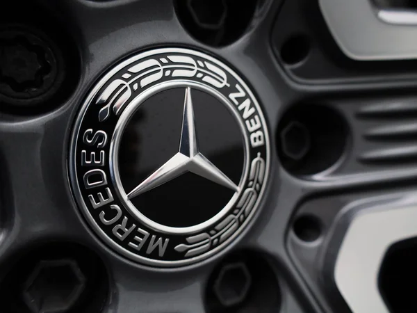 Mercedes-Benz GLC (2025) — foto 9 van 53