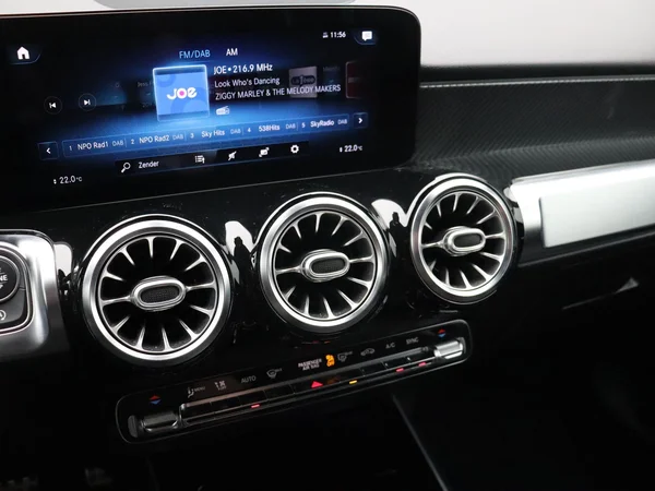 Mercedes-Benz GLB (2021) — foto 4 van 27