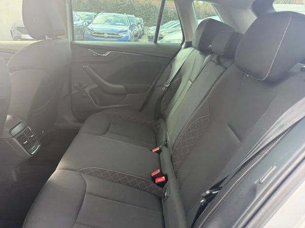 SKODA Kamiq (2022) — foto 18 van 21