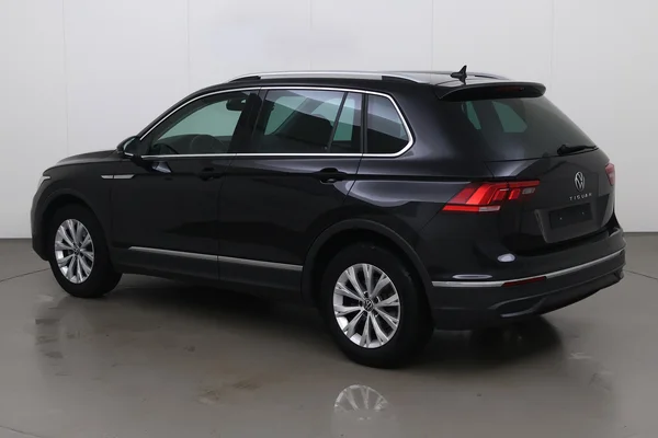 Volkswagen Tiguan (2021) — foto 11 van 17