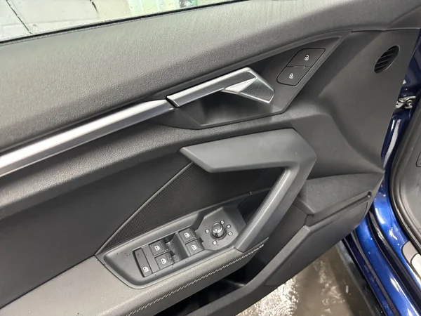 AUDI A3 Sportback (2023) — foto 2 van 19