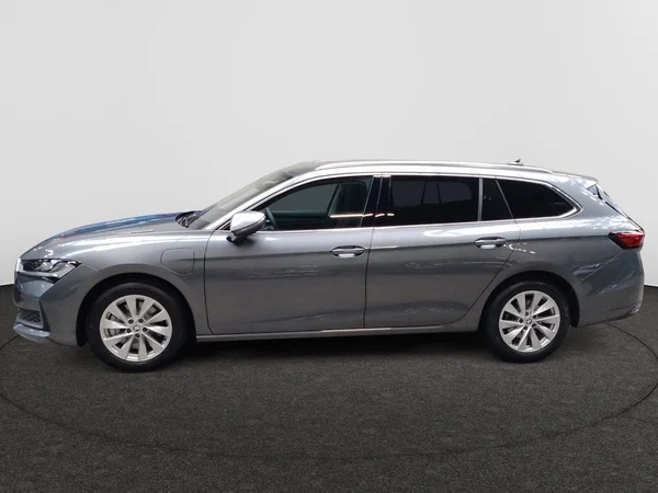 SKODA Superb Combi (2024) — foto 11 van 15