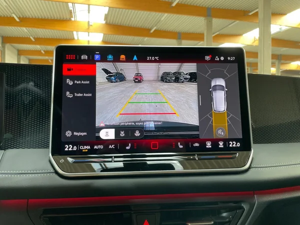 VOLKSWAGEN Tiguan (2024) — foto 16 van 17
