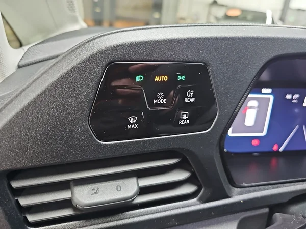 VOLKSWAGEN Caddy Maxi Van (2025) — foto 23 van 25