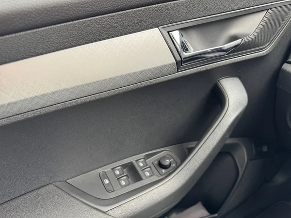 SKODA Karoq (2025) — foto 7 van 22