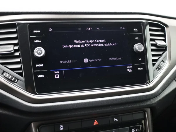 VOLKSWAGEN T-Roc (2019) — foto 11 van 20