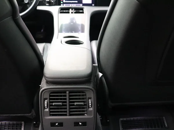 Porsche Taycan (2022) — foto 20 van 38