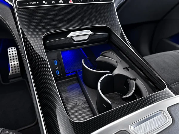 Mercedes-Benz EQE (2024) — foto 9 van 26