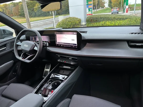 AUDI Q3 SUV e-hybrid (PHEV) (2025) — foto 20 van 26
