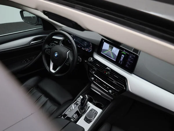 BMW 5 Reeks (2023) — foto 29 van 44