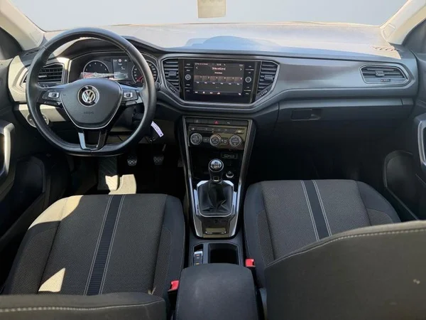 VOLKSWAGEN T-Roc (2019) — foto 6 van 24
