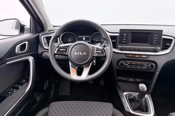 Kia Ceed (2023) — foto 2 van 18