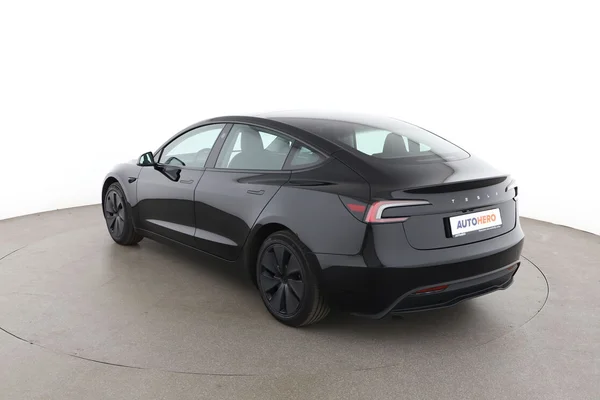 Tesla Model 3 (2024) — foto 10 van 16