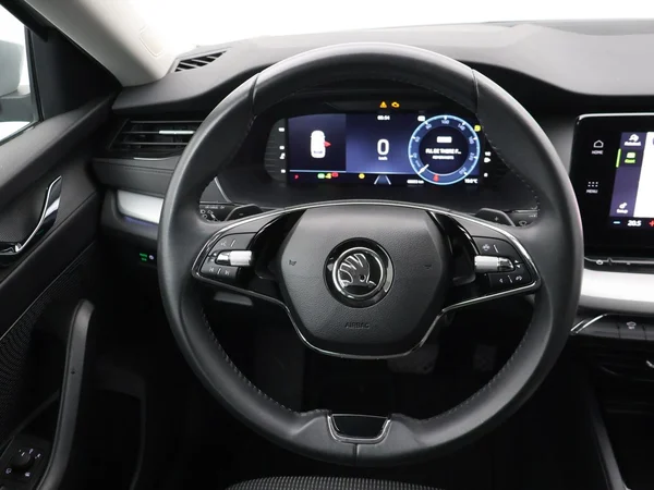 SKODA Octavia SW (2024) — foto 3 van 29
