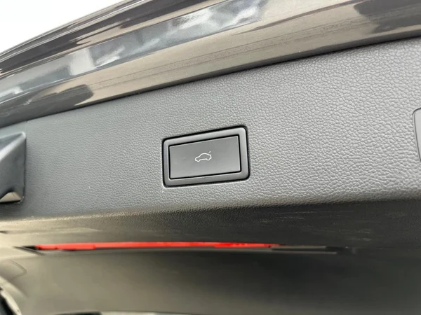 VOLKSWAGEN Golf VIII SW (2024) — foto 20 van 22
