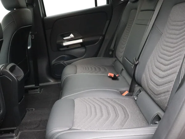 Mercedes-Benz EQA (2024) — foto 10 van 27