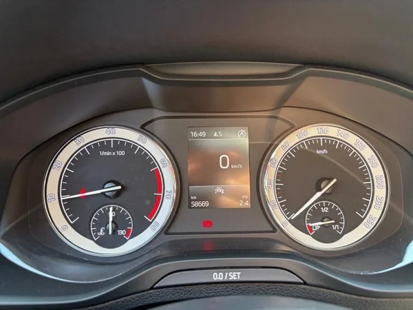 SKODA Karoq (2022) — foto 4 van 29