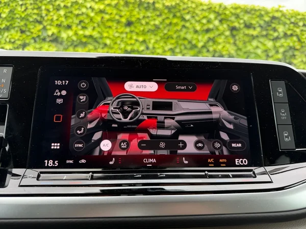 VOLKSWAGEN Multivan T7 Long eHybrid (PHEV) (2025) — foto 12 van 16