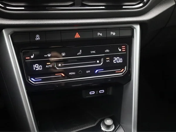 VOLKSWAGEN T-Roc (2022) — foto 8 van 19