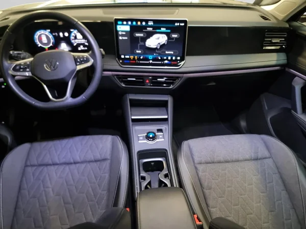 VOLKSWAGEN Tiguan (2025) — foto 3 van 23