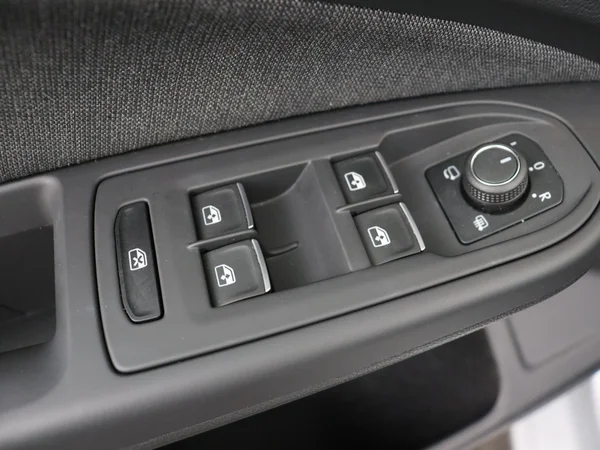 VOLKSWAGEN Golf (2024) — foto 19 van 28
