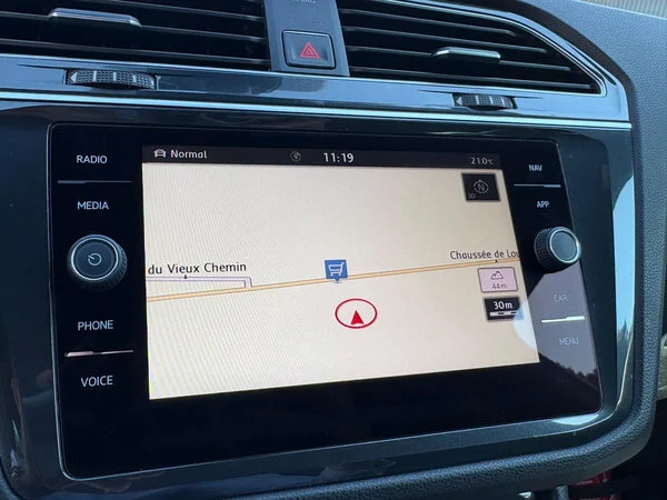 VOLKSWAGEN Tiguan (2018) — foto 4 van 20