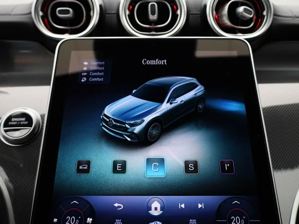 Mercedes-Benz GLC (2025) — foto 24 van 46