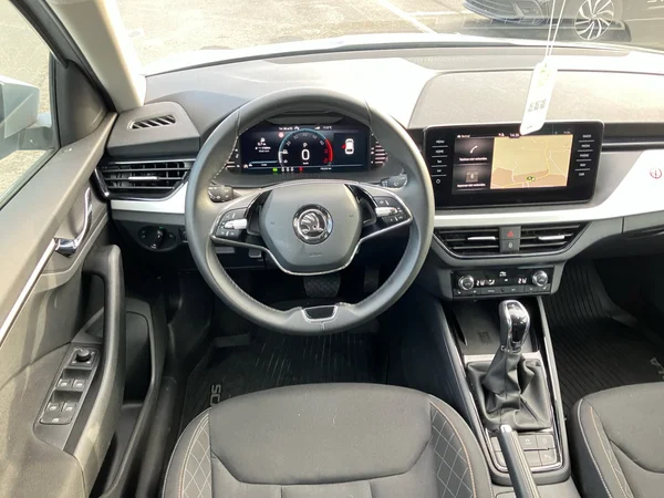 SKODA Scala (2024) — foto 12 van 25
