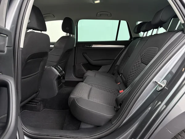 SKODA Superb (2022) — foto 5 van 31