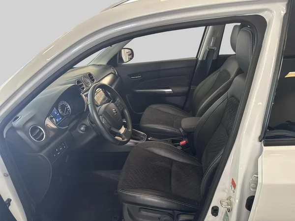 Suzuki Grand Vitara (2024) — foto 18 van 19