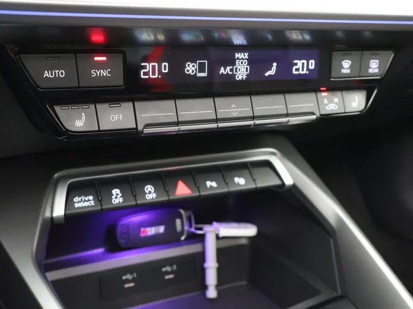 AUDI RS3 Sportback (2025) — foto 16 van 26