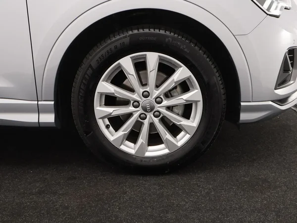 Audi Q3 (2019) — foto 12 van 31