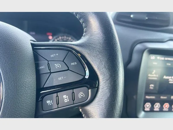 Jeep Renegade (2021) — foto 18 van 25