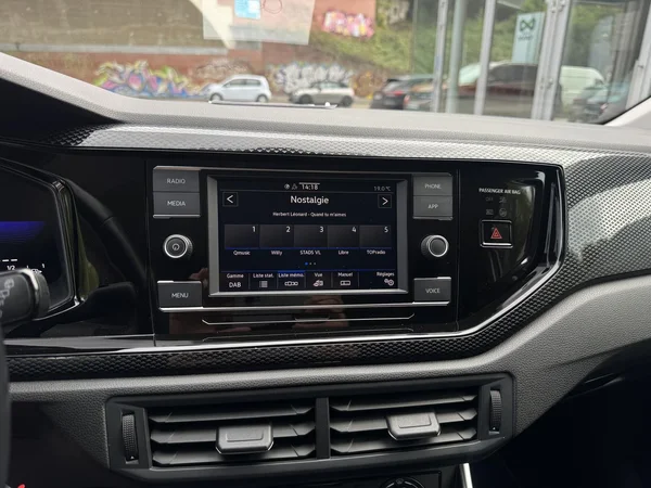 VOLKSWAGEN Polo (2023) — foto 4 van 15