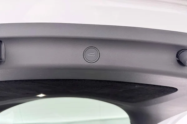 Tesla Model Y (2023) — foto 13 van 33