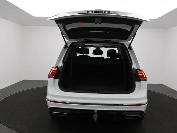 Volkswagen Tiguan Allspace (2020) — foto 14 van 30