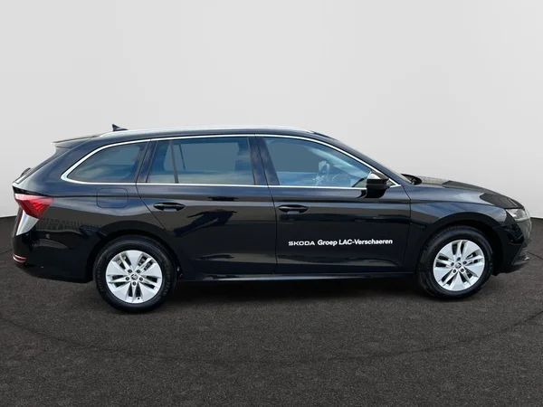 SKODA Octavia Combi (2024) — foto 7 van 20