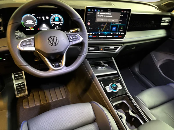 VOLKSWAGEN Tiguan (2025) — foto 17 van 24