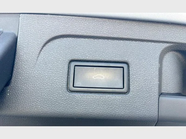 Volkswagen Touran (2024) — foto 8 van 24