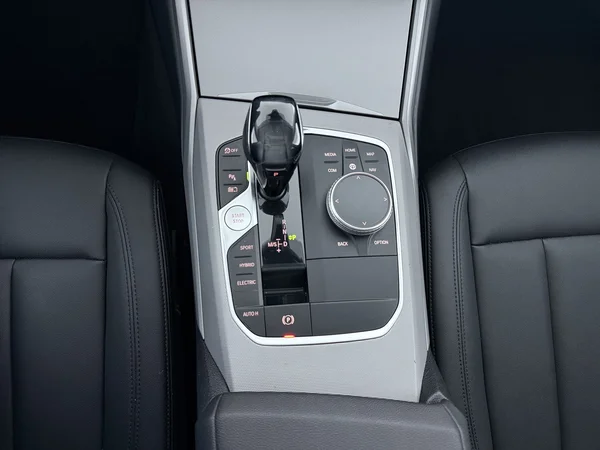 BMW 330 (2021) — foto 19 van 32