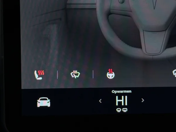 TESLA Model Y (2022) — foto 17 van 30