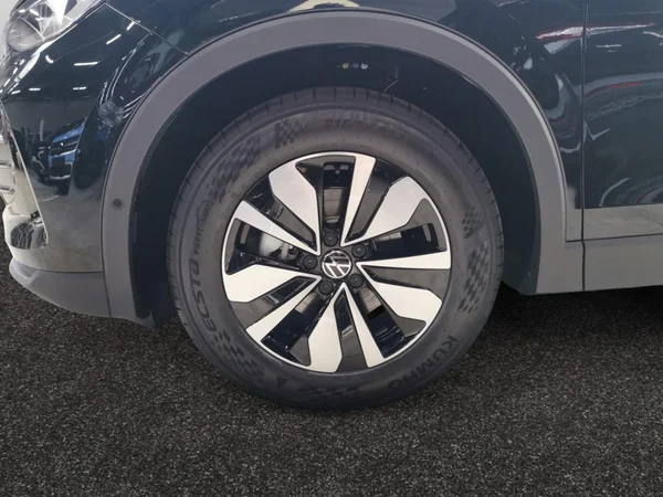 VOLKSWAGEN Tiguan (2026) — foto 16 van 23