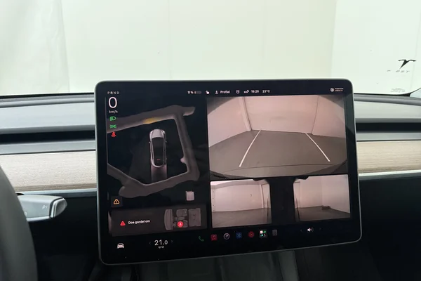 Tesla Model Y (2023) — foto 6 van 23
