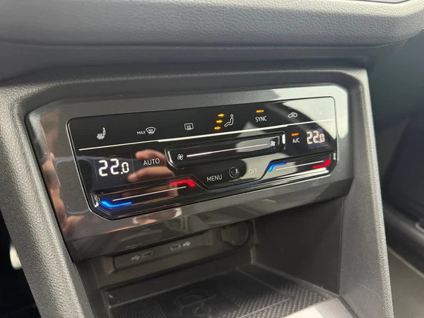VOLKSWAGEN Tiguan (2023) — foto 22 van 23