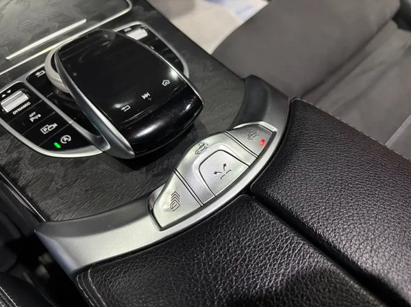 Mercedes-Benz C (2021) — foto 9 van 32